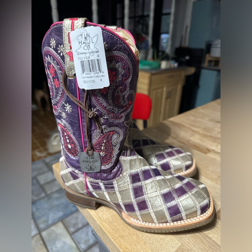 Girls Tin Haul boots size 4